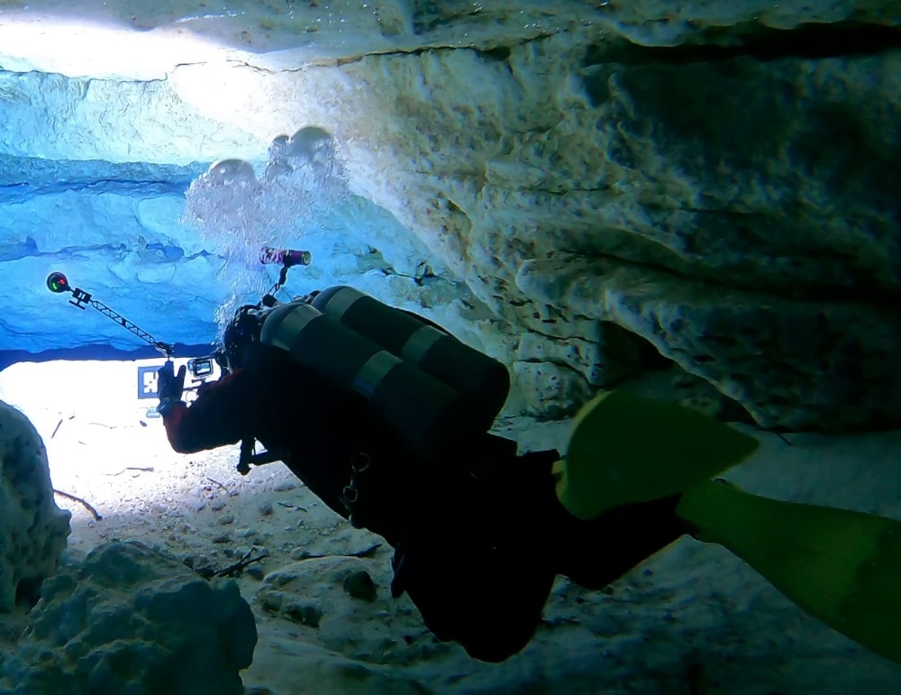 Underwater Cave Mapping with SVIn2 and COLMAP — 論文の図版